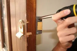 Locksmith Key Store Northridge, CA 818-488-2681 - lock-opening